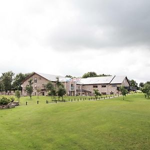 Oak Royal Hotel, Golf And Country Club